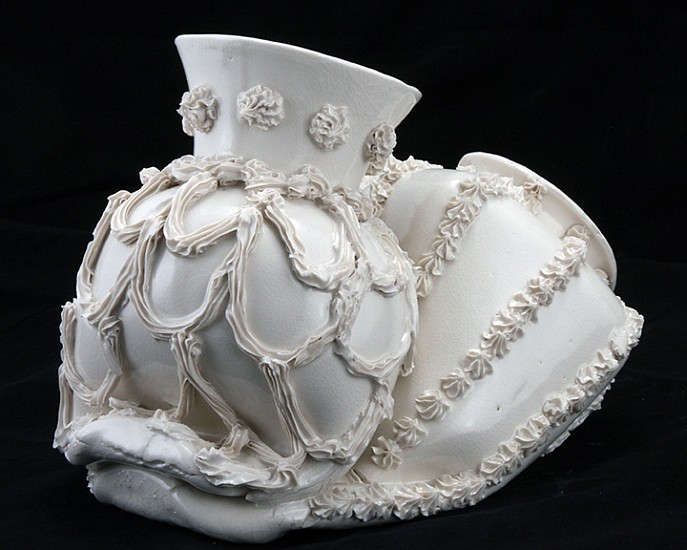 Robert Chamberlin, Fountain 07, 2014
Porcelain with porcelain decoration, 7 x 11 x 10 inches (18 x 28 x 25.5 cm)
Sold