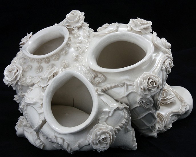 Robert Chamberlin, Fountain 08, 2014
Porcelain with porcelain decoration, 8 x 13 x 12 inches (20 x 33 x 30.5 cm)