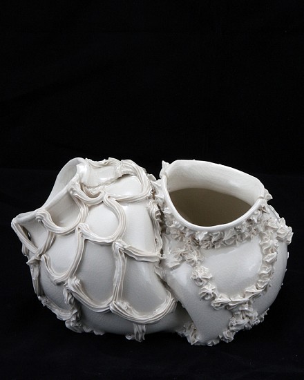Robert Chamberlin, Fountain 09, 2014
Porcelain with porcelain decoration, 5 x 9.5 x 6.5 inches (13 x 24 x 16.5 cm)
Sold