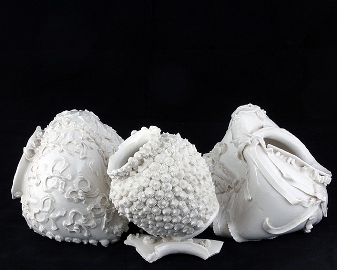 Robert Chamberlin, Fountain 11, 2014
Porcelain with porcelain decoration, 7.5 x 11 x 19 inches (19 x 28 x 48 cm)